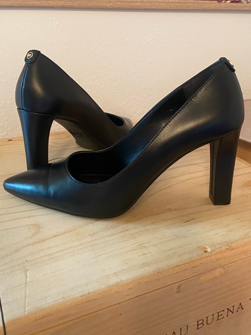 Michael Kors Black Pointed Leather High Heel Pumps